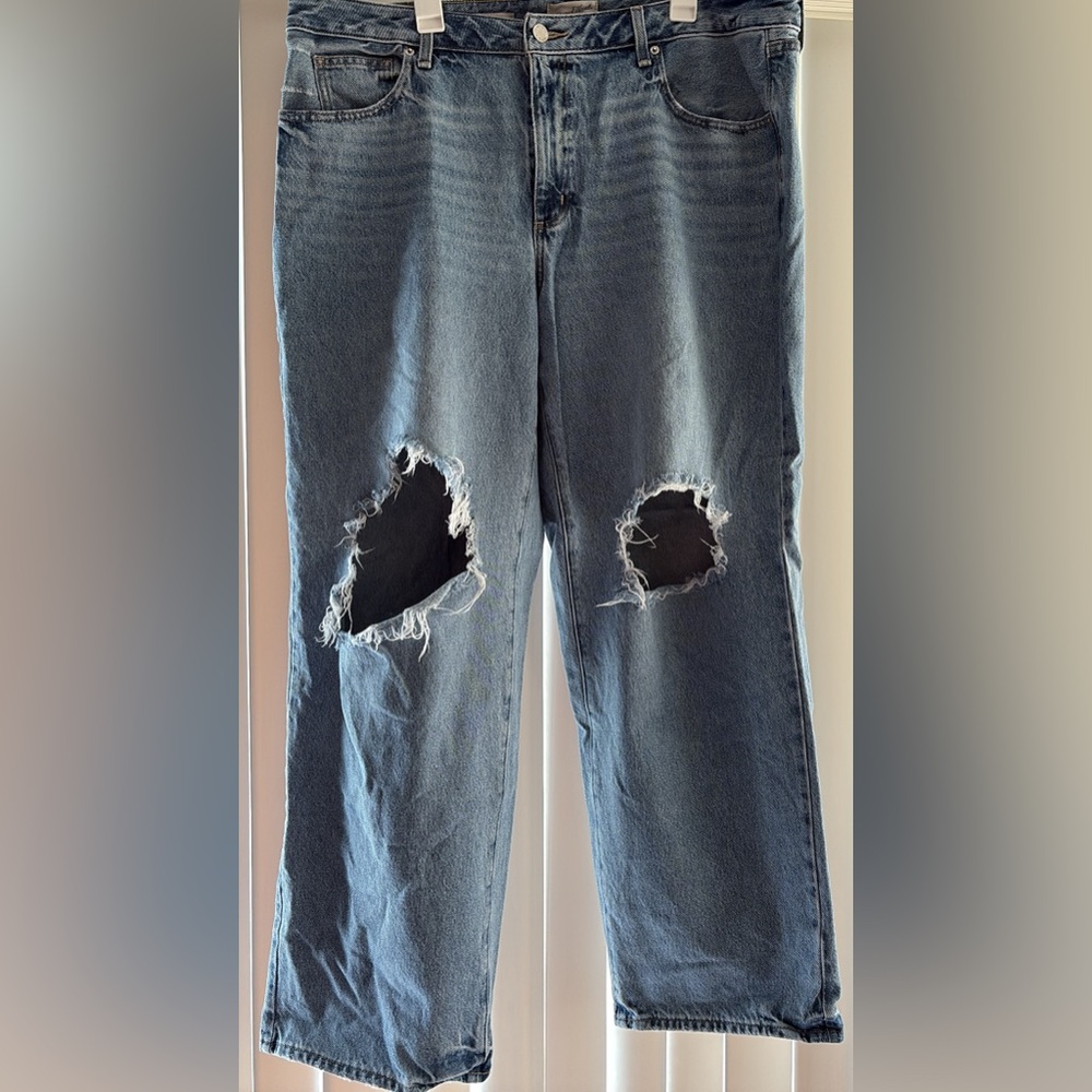 Universal Thread 90s Baggy Distressed Blue Jeans